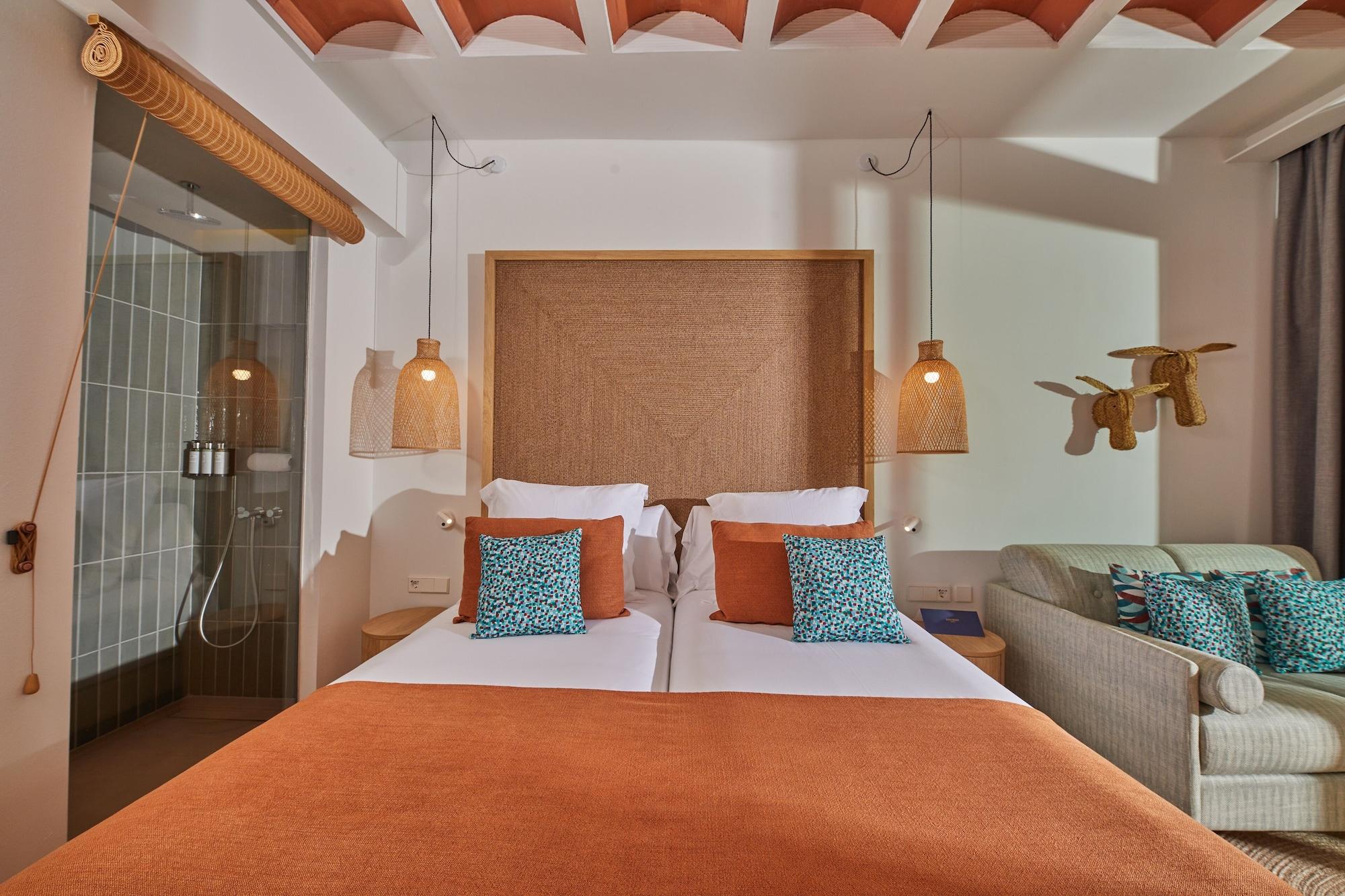 Cala San Miguel Ibiza Resort, Adults Only, Curio Collection By Hilton Port de Sant Miguel Εξωτερικό φωτογραφία A room at the hotel