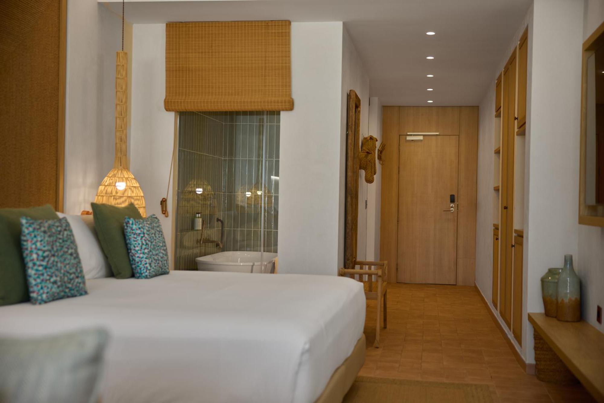Cala San Miguel Ibiza Resort, Adults Only, Curio Collection By Hilton Port de Sant Miguel Εξωτερικό φωτογραφία A room at the hotel